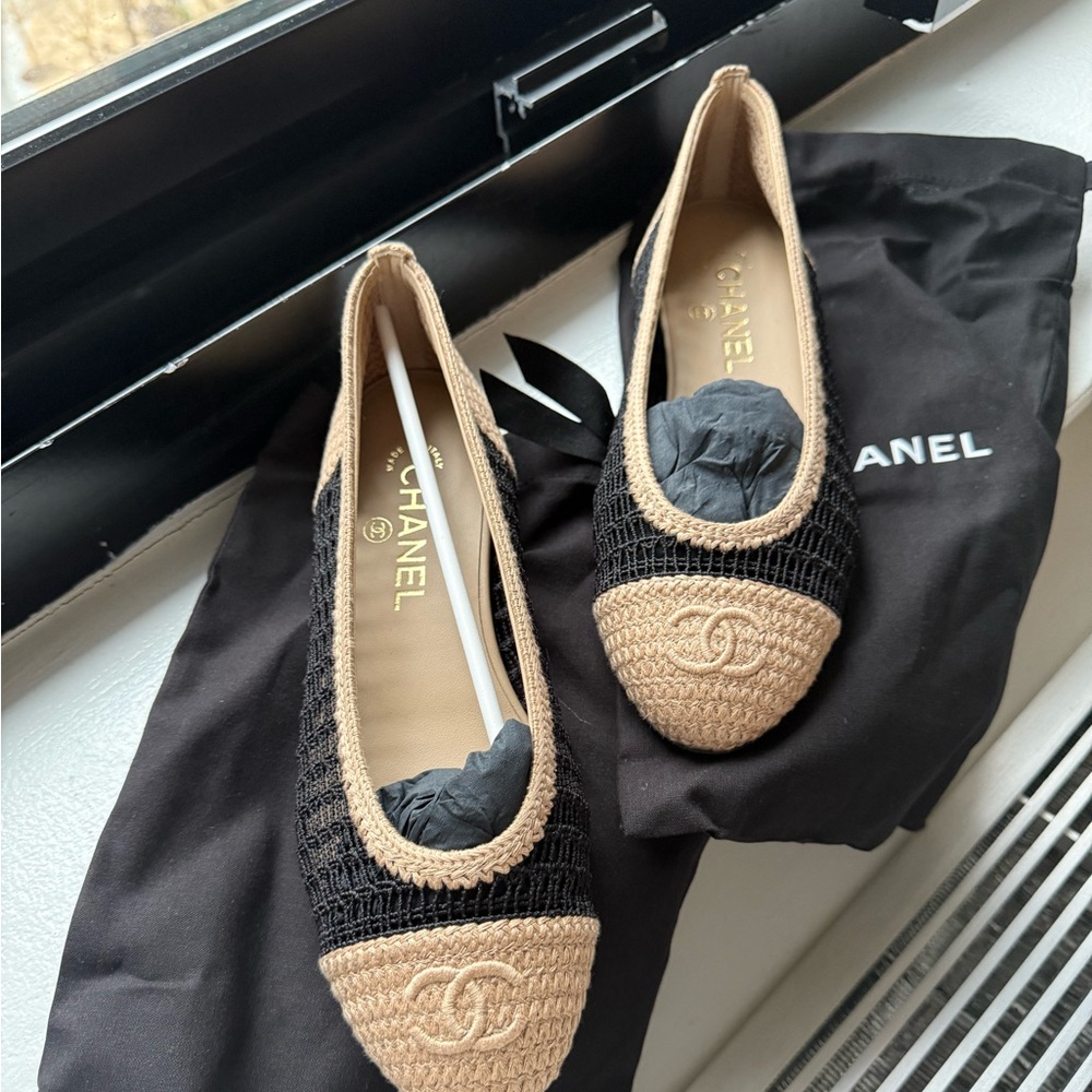 Chanel ballet flats, Raffia black & beige
